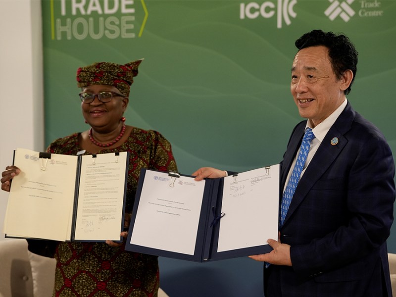 WTO and FAO representatives sign MOU on trade, food, and climate.